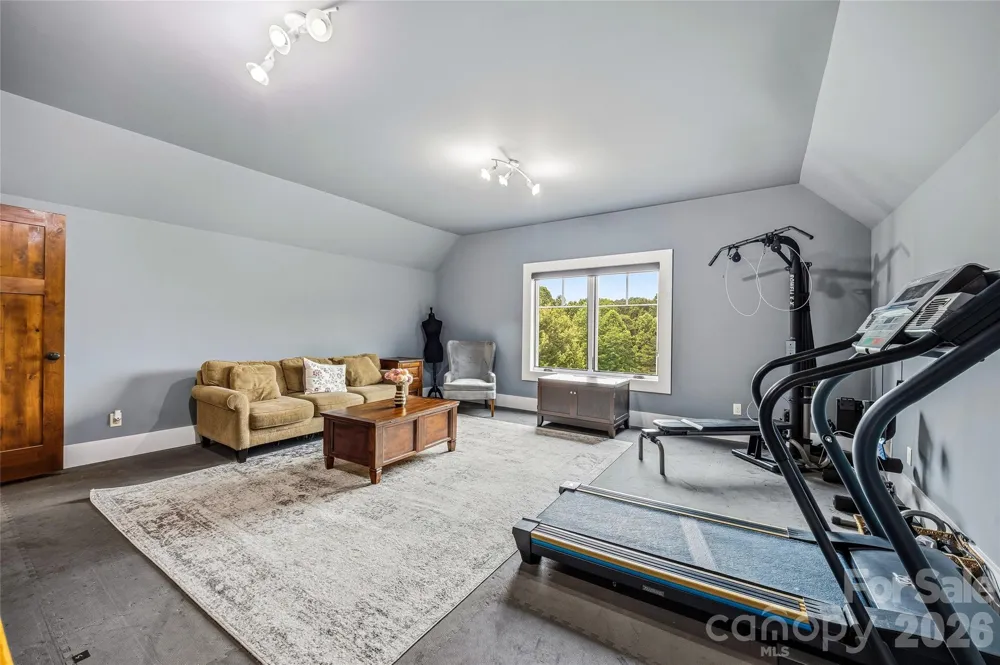 4862 Pinnacle Mountain Road Zirconia, NC 28790