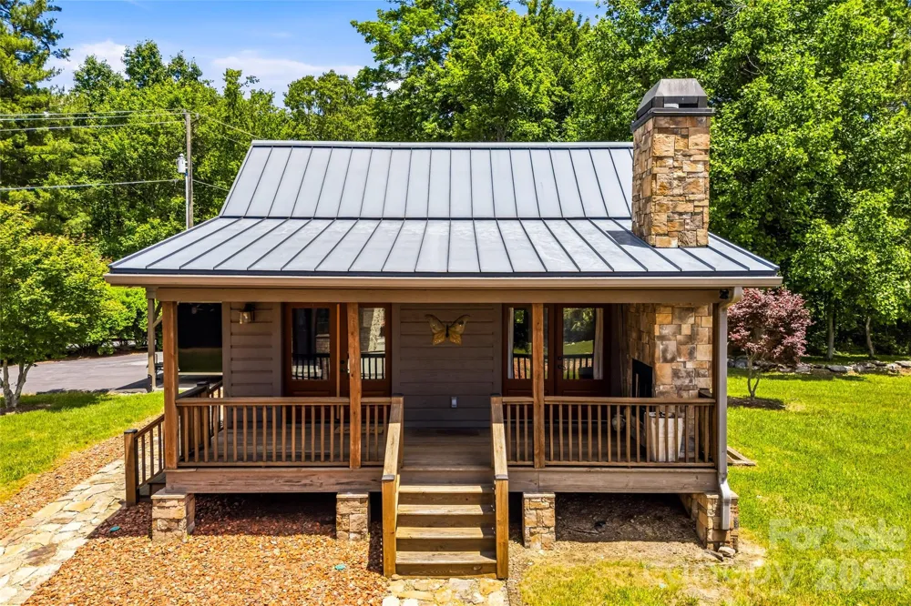 4862 Pinnacle Mountain Road Zirconia, NC 28790