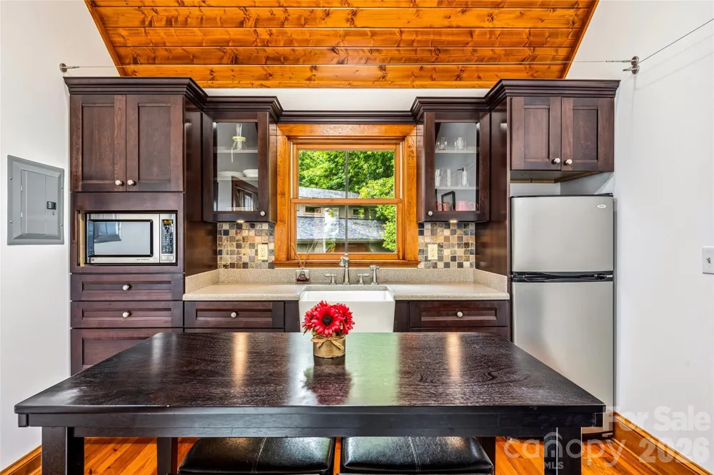 4862 Pinnacle Mountain Road Zirconia, NC 28790
