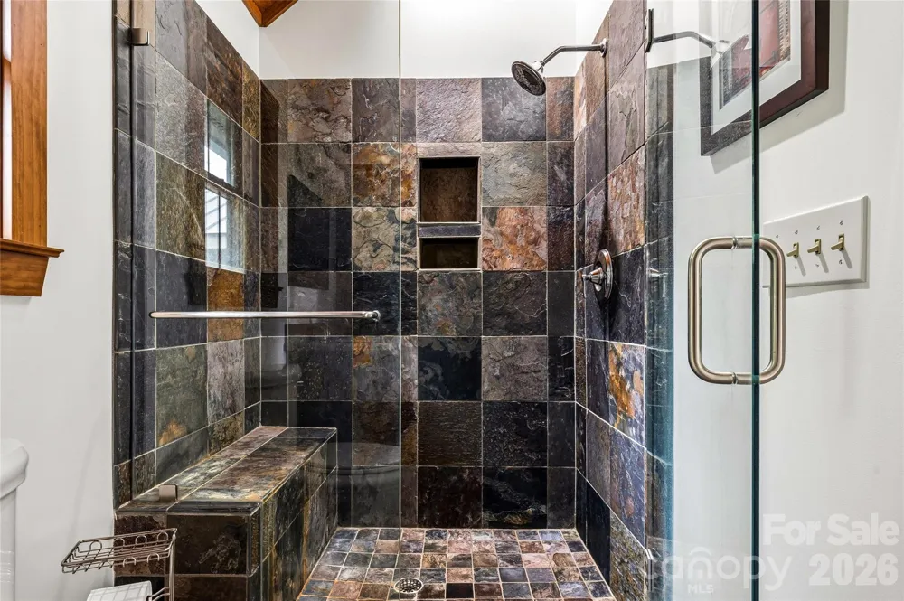 4862 Pinnacle Mountain Road Zirconia, NC 28790