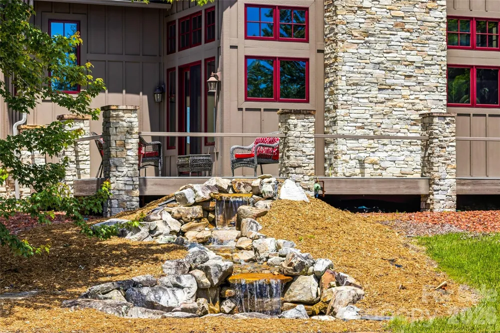4862 Pinnacle Mountain Road Zirconia, NC 28790