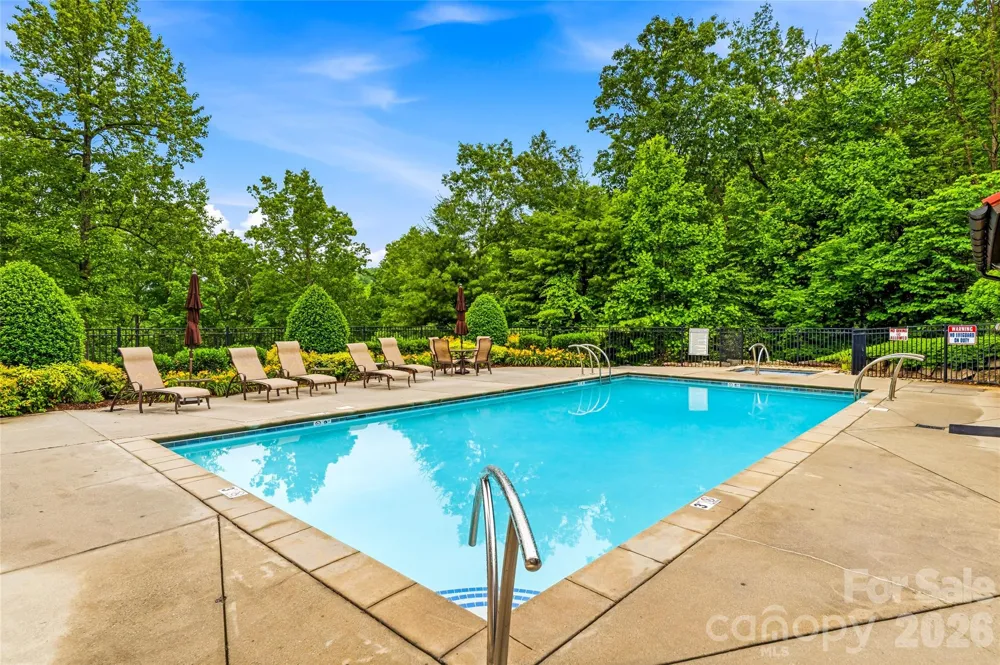 4862 Pinnacle Mountain Road Zirconia, NC 28790
