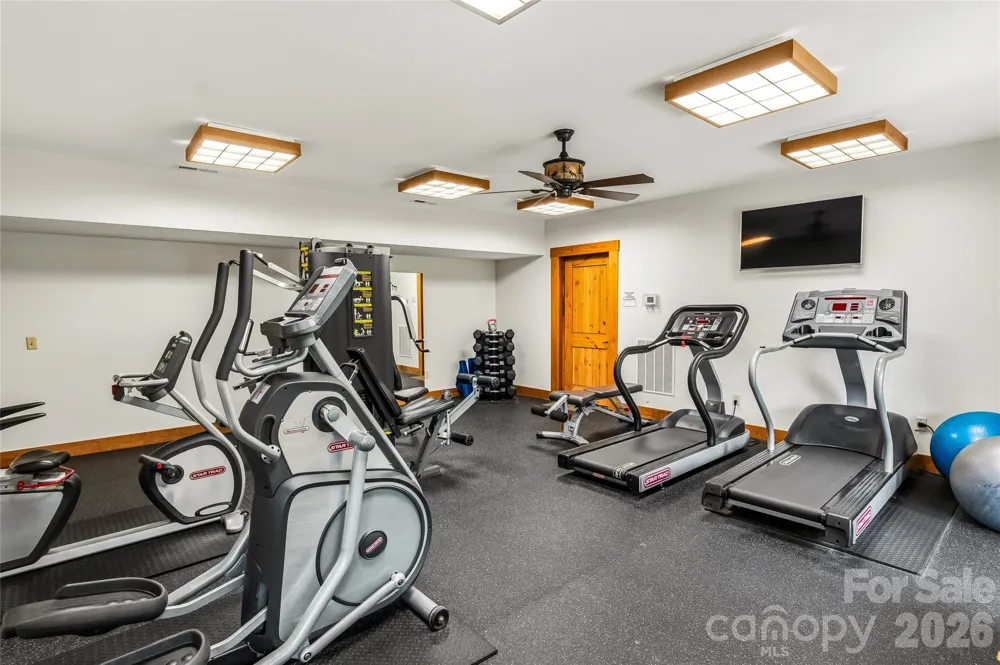 4862 Pinnacle Mountain Road Zirconia, NC 28790