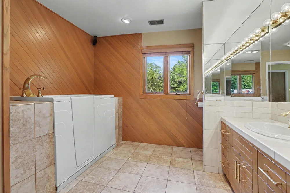 757 Kalamazoo Avenue Marshall, MI 49068