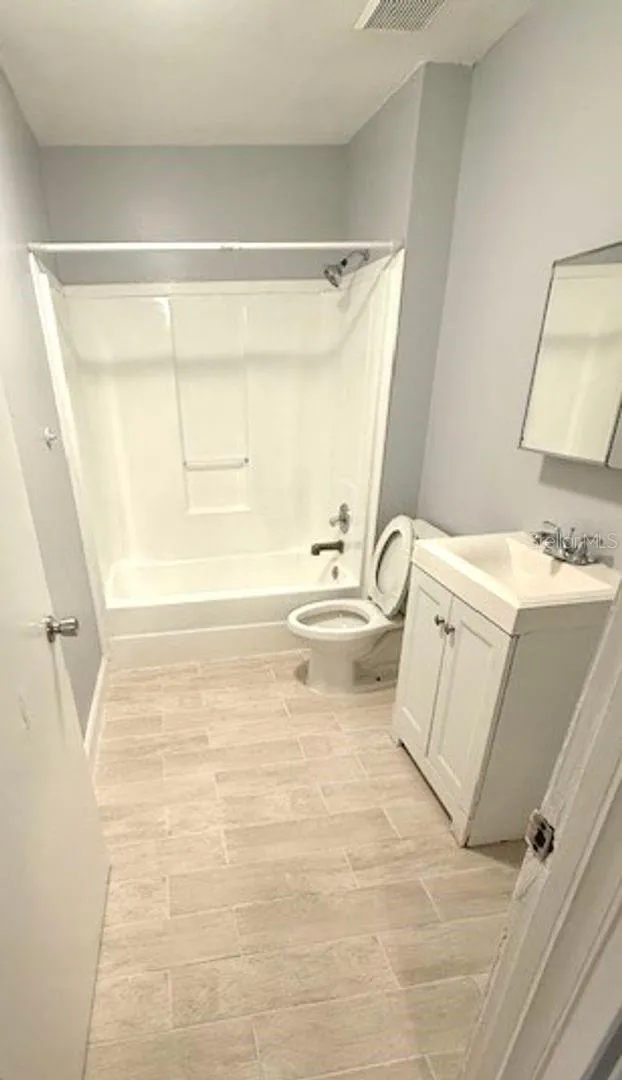 5228 CHERRY AVENUE #B Seffner, FL 33584