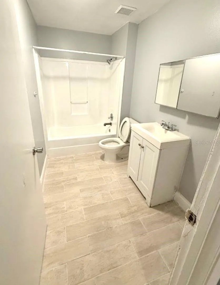 5228 CHERRY AVENUE #B Seffner, FL 33584