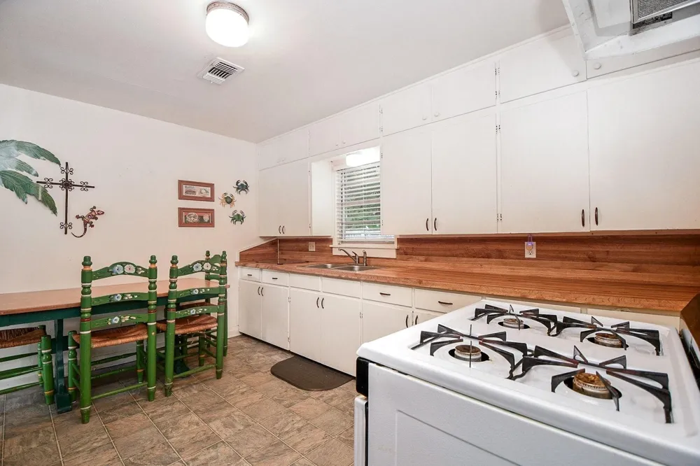 1301 2nd Street Palacios, TX 77465