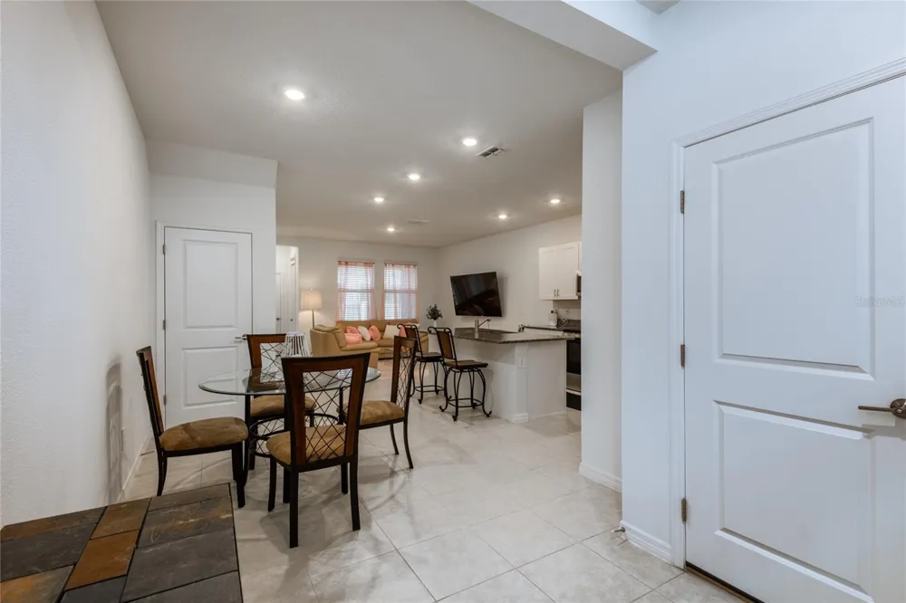10807 E FORT WHITE COURT Tampa, FL 33647