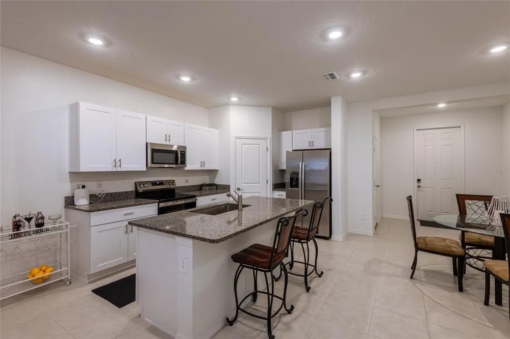 10807 E FORT WHITE COURT Tampa, FL 33647