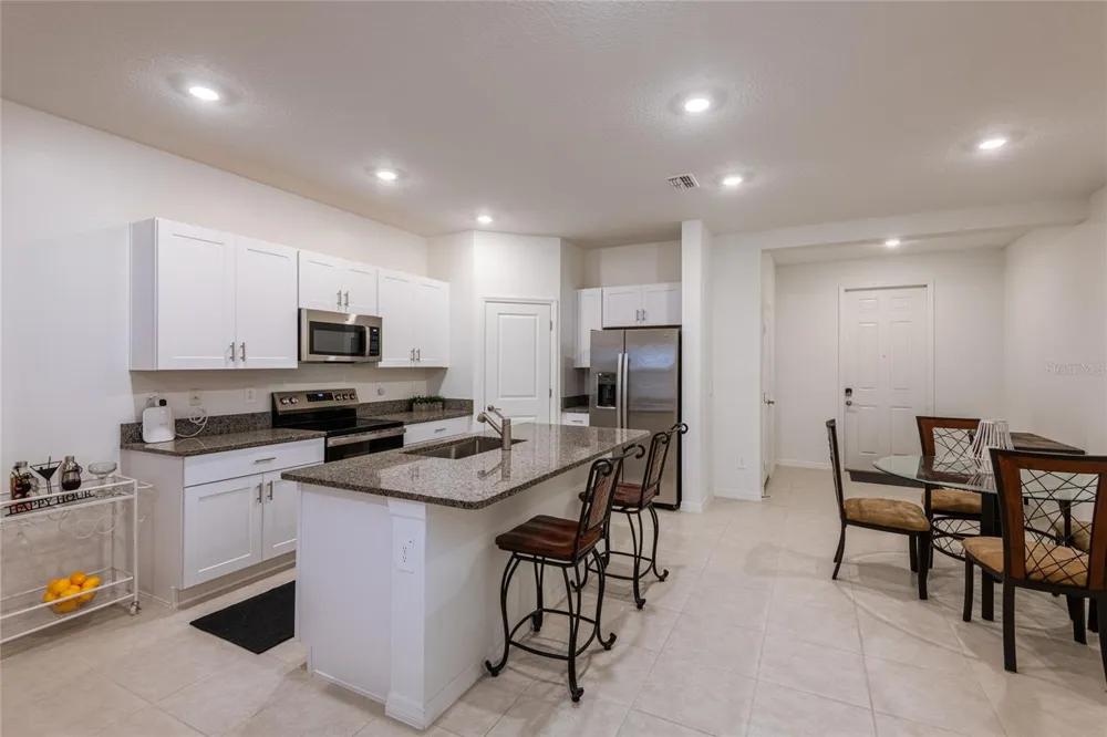 10807 E FORT WHITE COURT Tampa, FL 33647