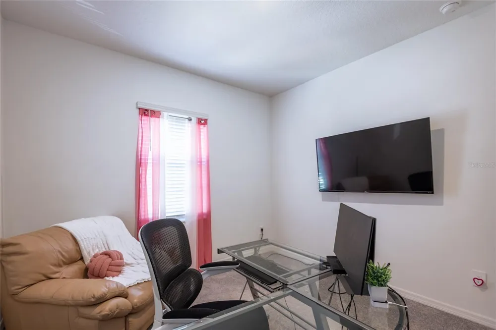 10807 E FORT WHITE COURT Tampa, FL 33647