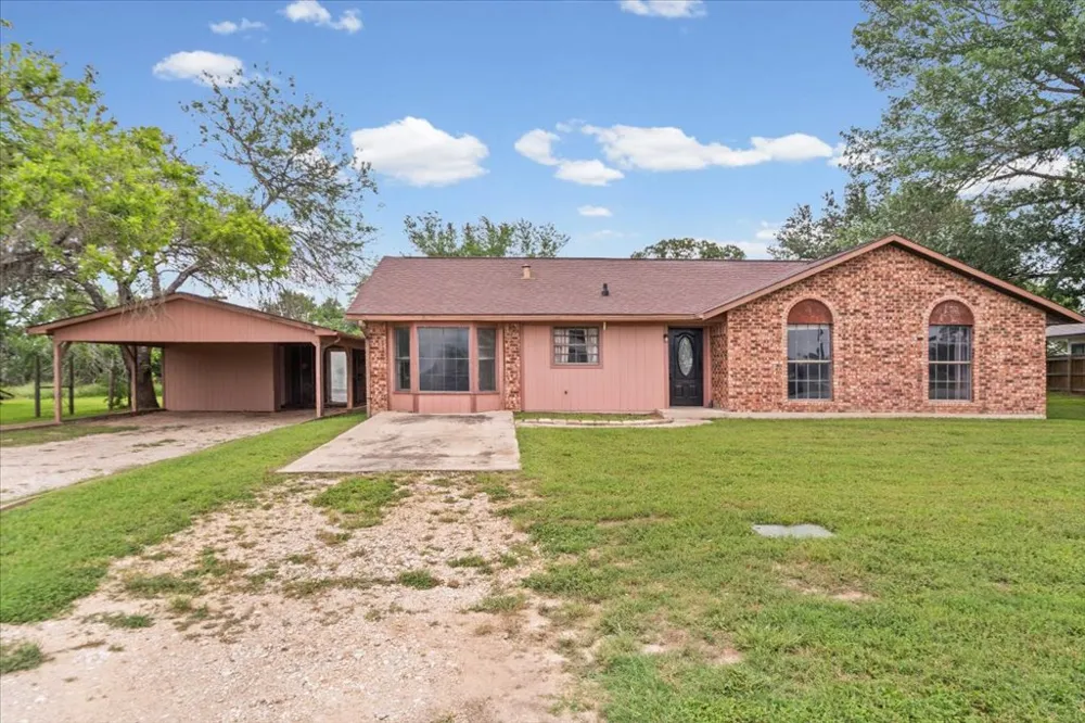 650 W Austin Road Luling, TX 78648