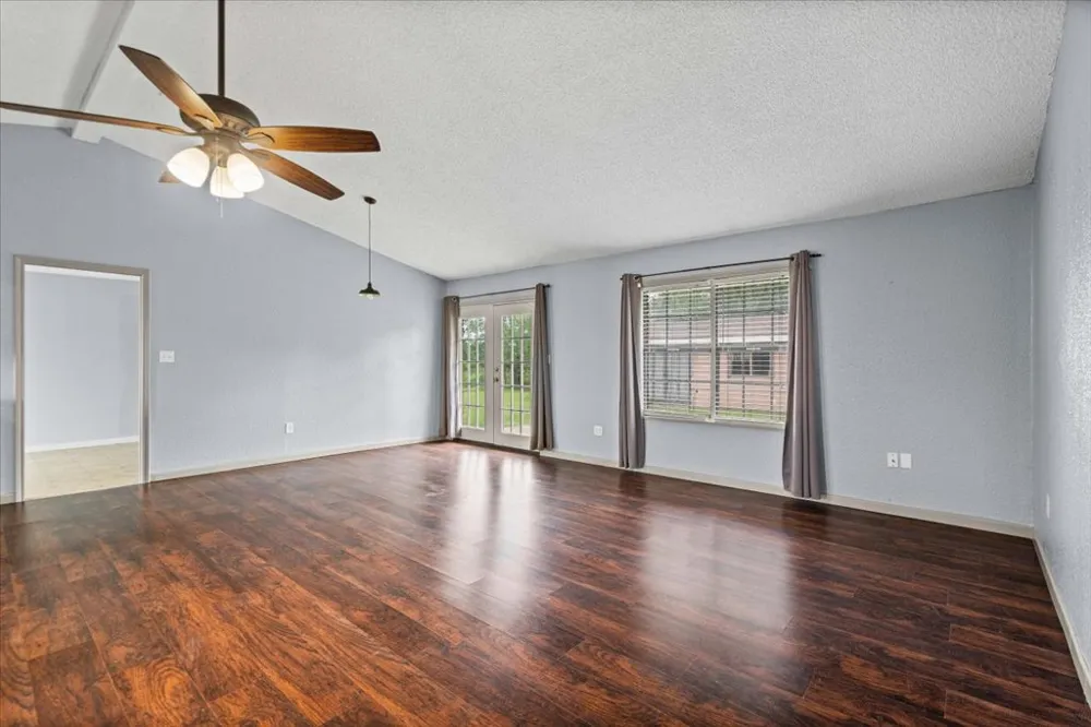 650 W Austin Road Luling, TX 78648