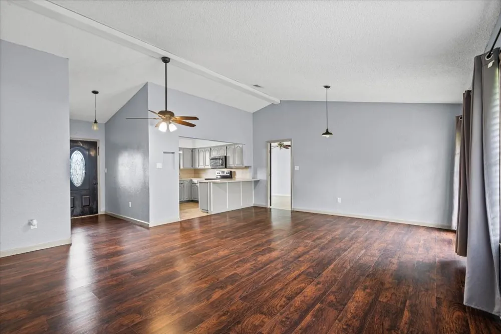 650 W Austin Road Luling, TX 78648
