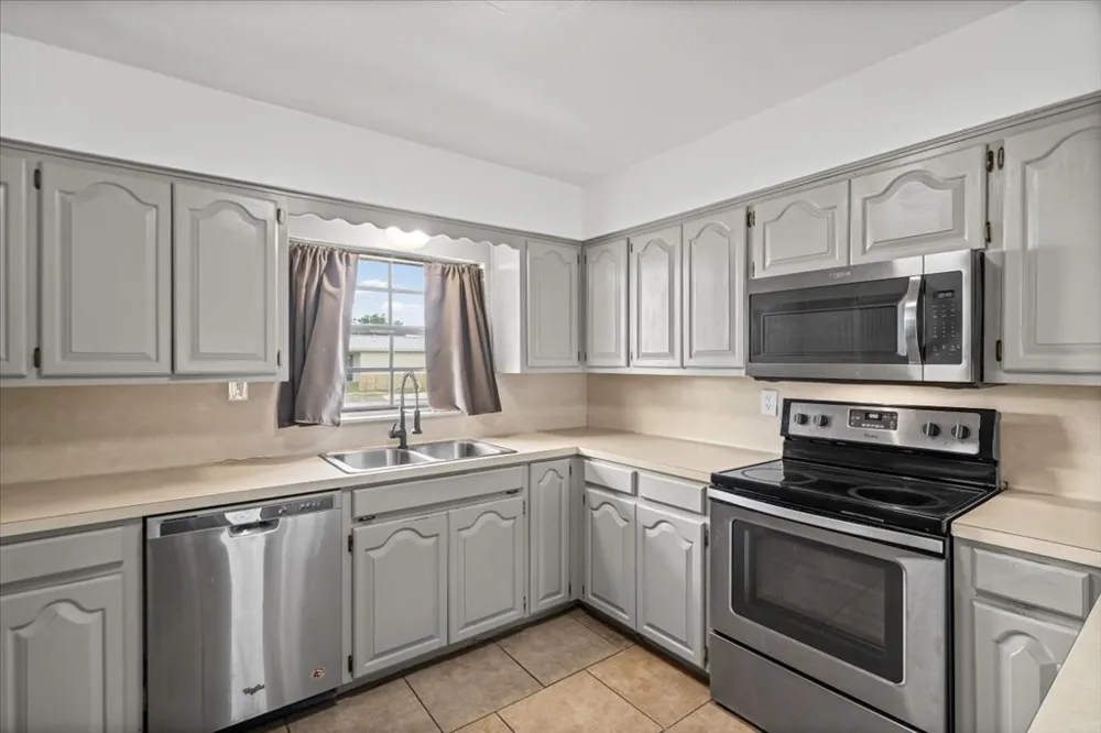 650 W Austin Road Luling, TX 78648