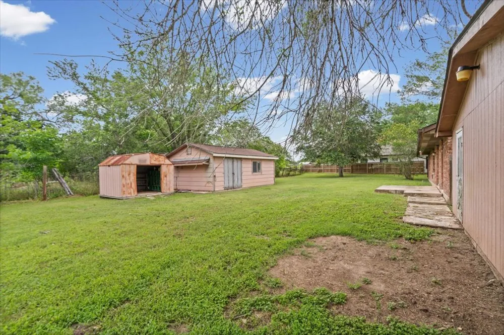 650 W Austin Road Luling, TX 78648
