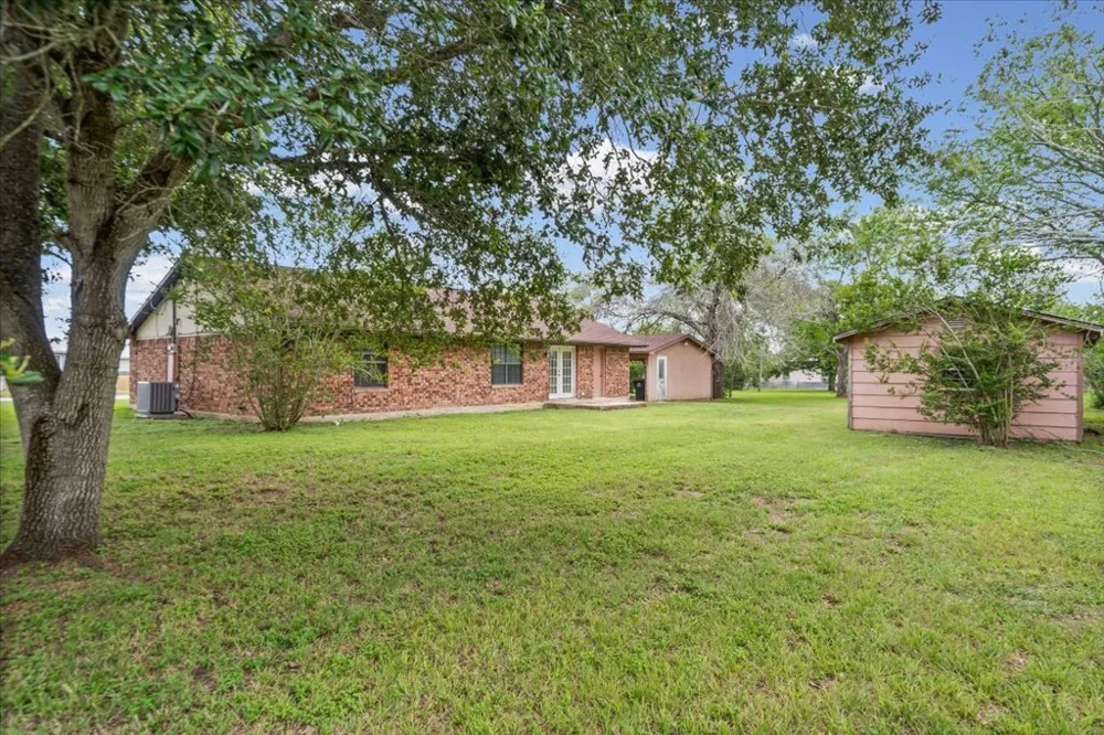 650 W Austin Road Luling, TX 78648