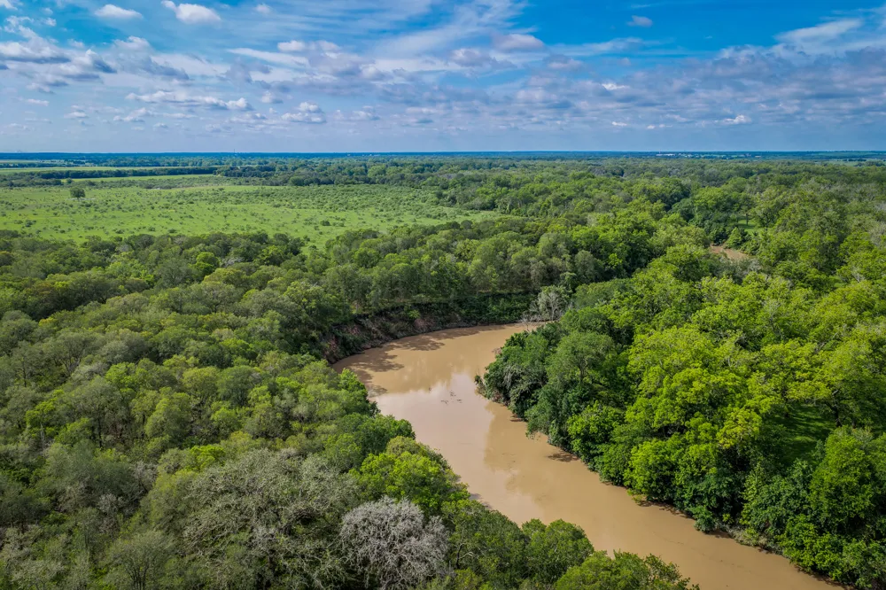 343 CR 343 Gonzales, TX 78629
