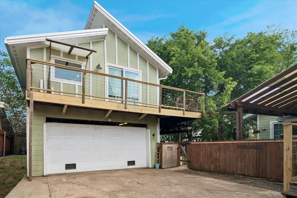 8910 San Fernando Way Dallas, TX 75218
