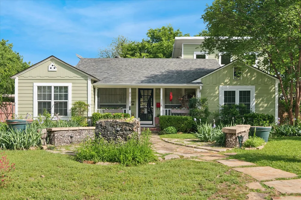 8910 San Fernando Way Dallas, TX 75218