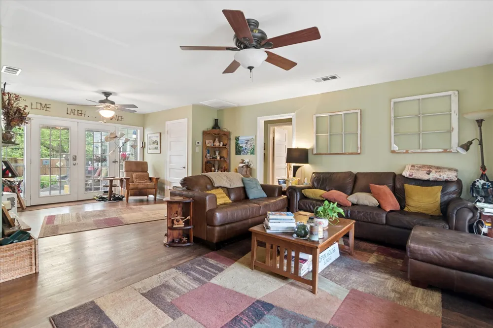 8910 San Fernando Way Dallas, TX 75218