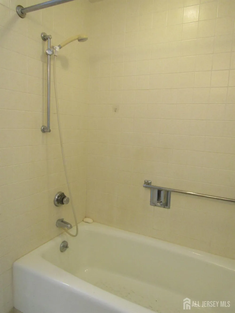 538 Sutton Way Monroe, NJ 08831