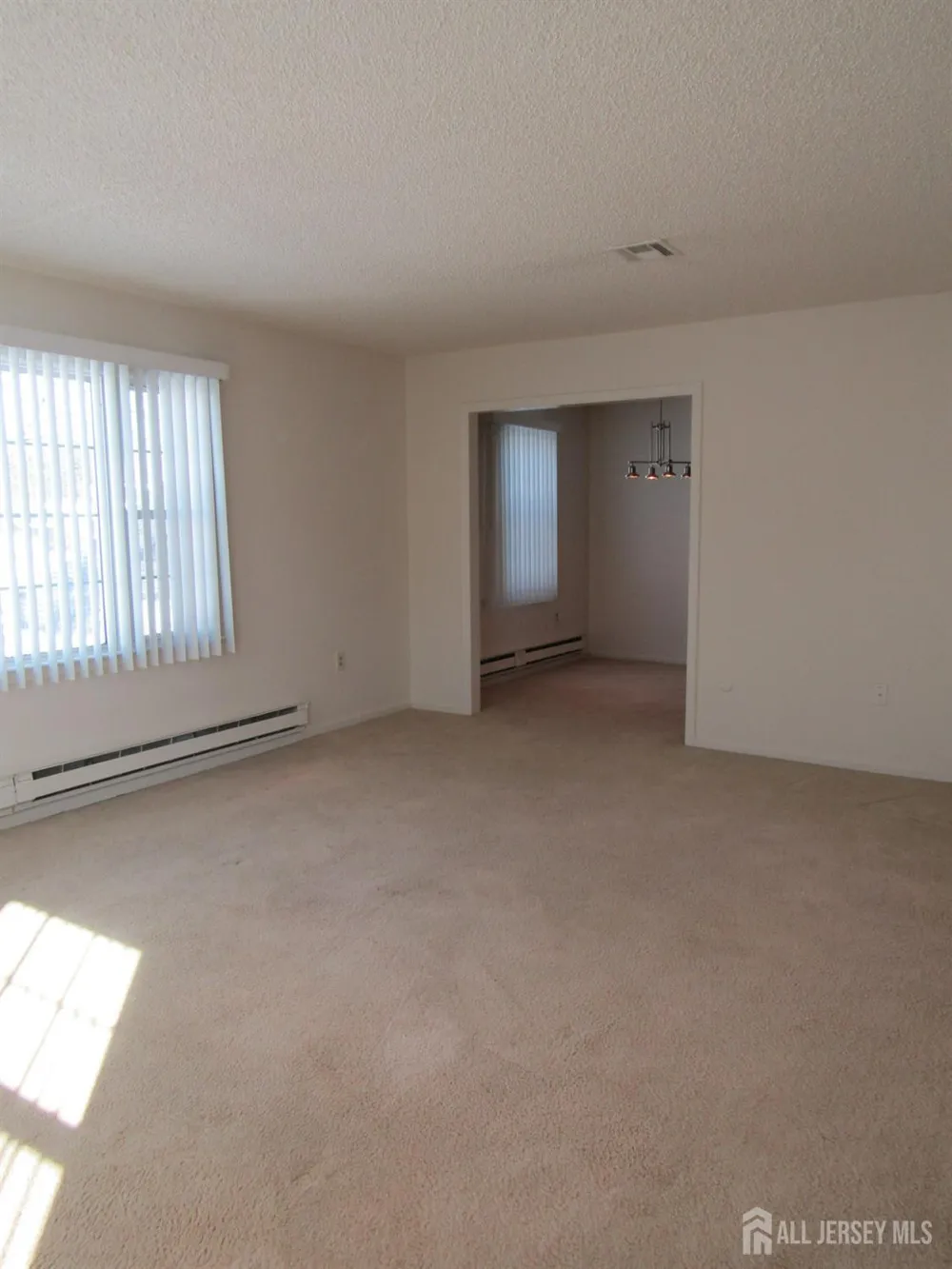 538 Sutton Way Monroe, NJ 08831