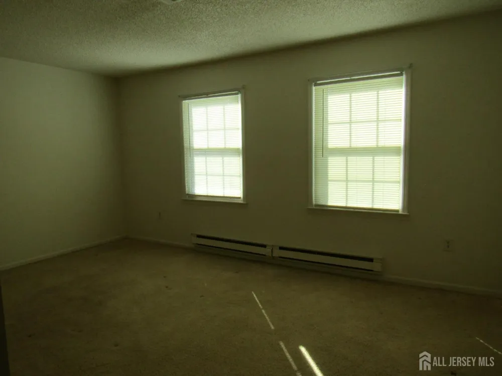 538 Sutton Way Monroe, NJ 08831