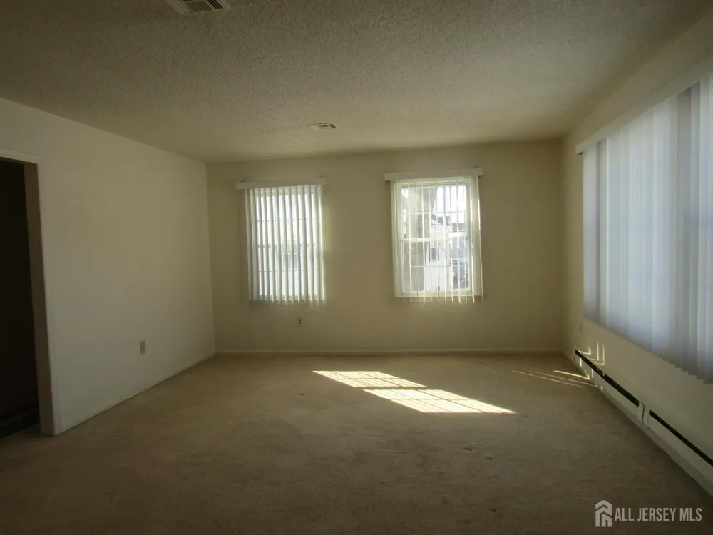 538 Sutton Way Monroe, NJ 08831