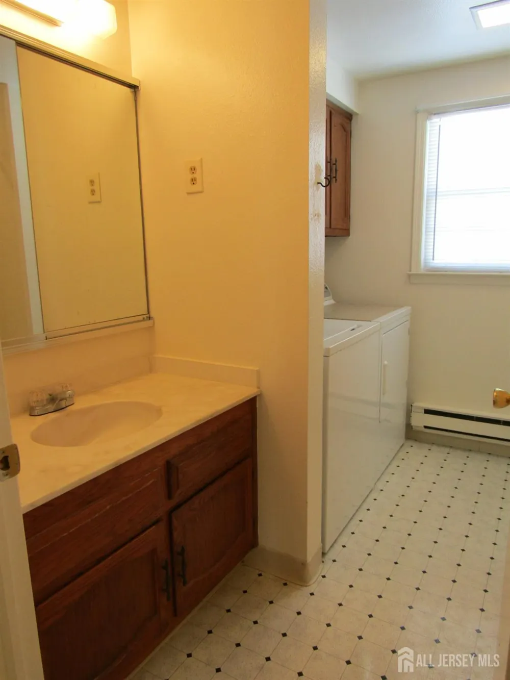 538 Sutton Way Monroe, NJ 08831