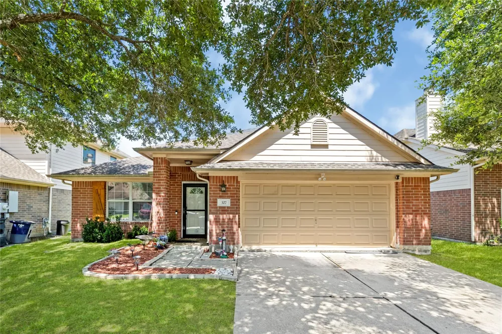 327 Mammoth Springs Lane Dickinson, TX 77539