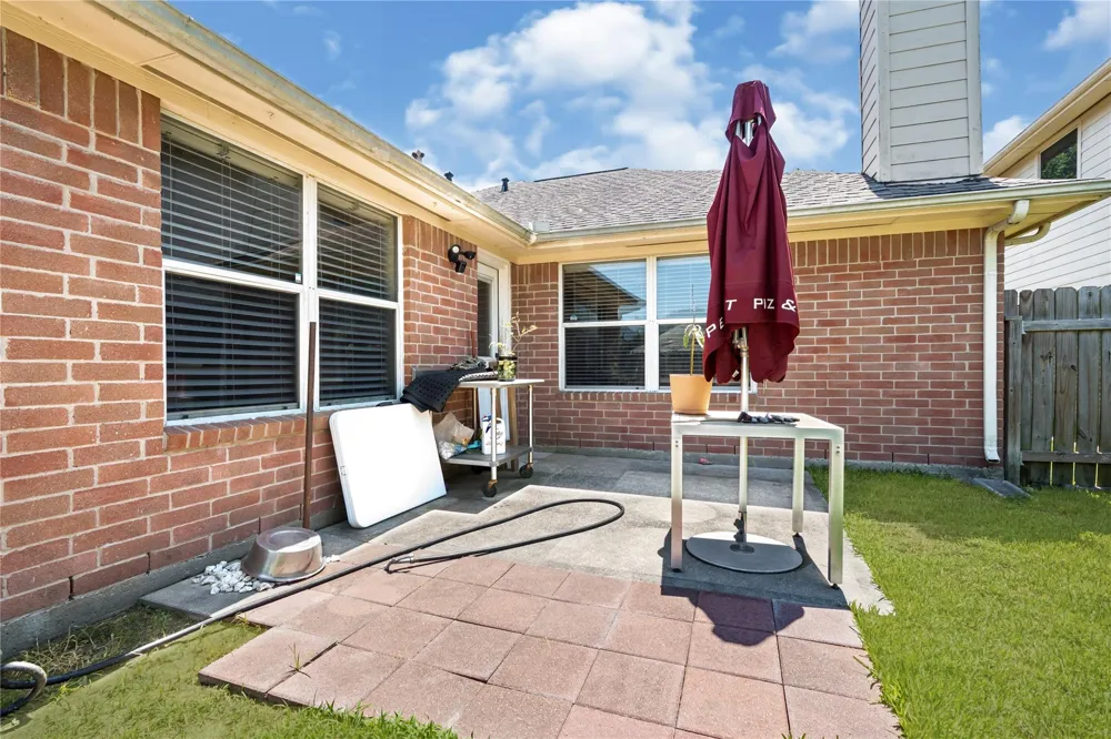 327 Mammoth Springs Lane Dickinson, TX 77539