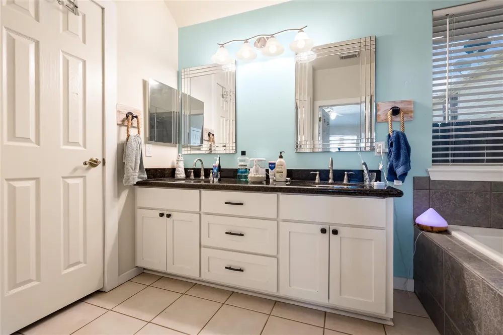 327 Mammoth Springs Lane Dickinson, TX 77539
