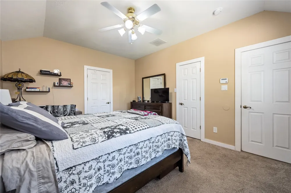 327 Mammoth Springs Lane Dickinson, TX 77539