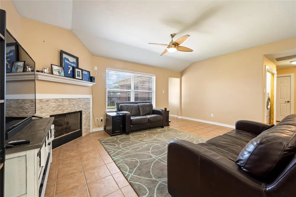 327 Mammoth Springs Lane Dickinson, TX 77539