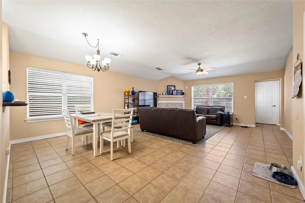 327 Mammoth Springs Lane Dickinson, TX 77539