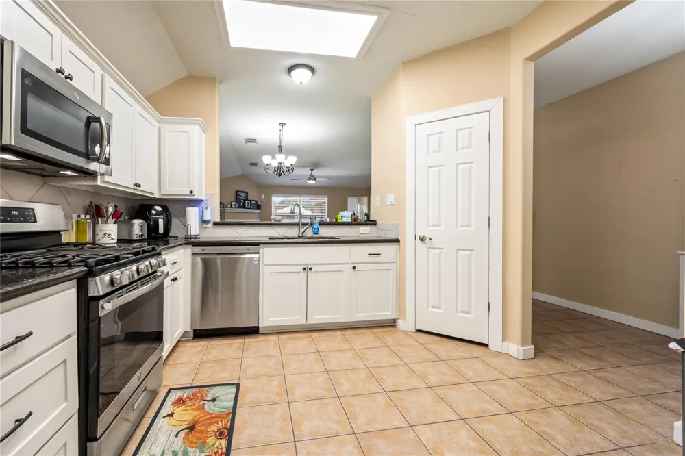 327 Mammoth Springs Lane Dickinson, TX 77539
