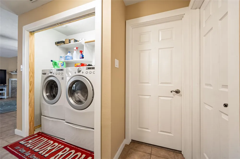 327 Mammoth Springs Lane Dickinson, TX 77539