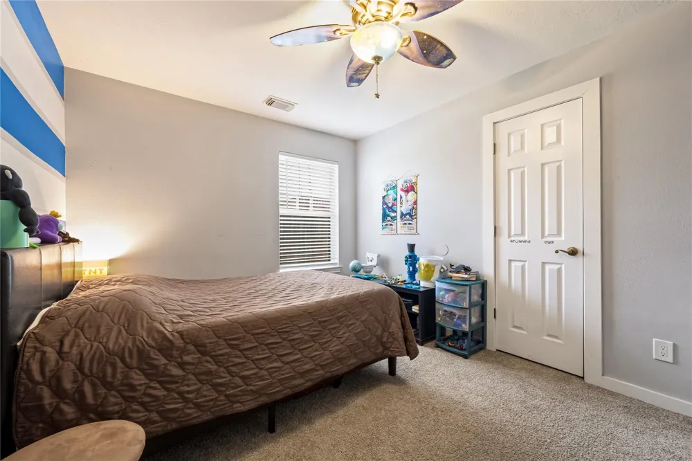 327 Mammoth Springs Lane Dickinson, TX 77539