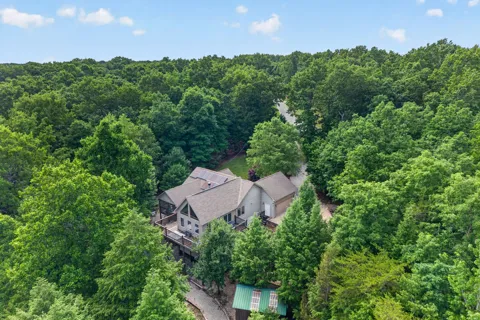 232 Victoria Cir