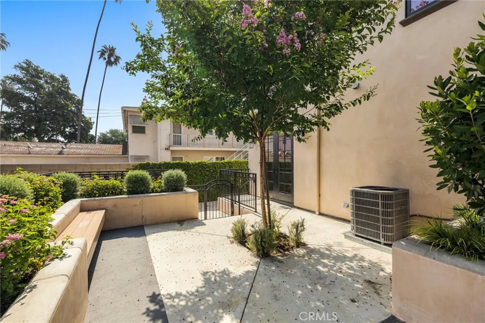 1976 Huntington Drive South Pasadena, CA 91030