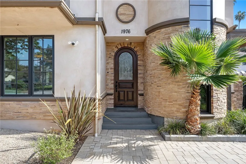 1976 Huntington Drive South Pasadena, CA 91030