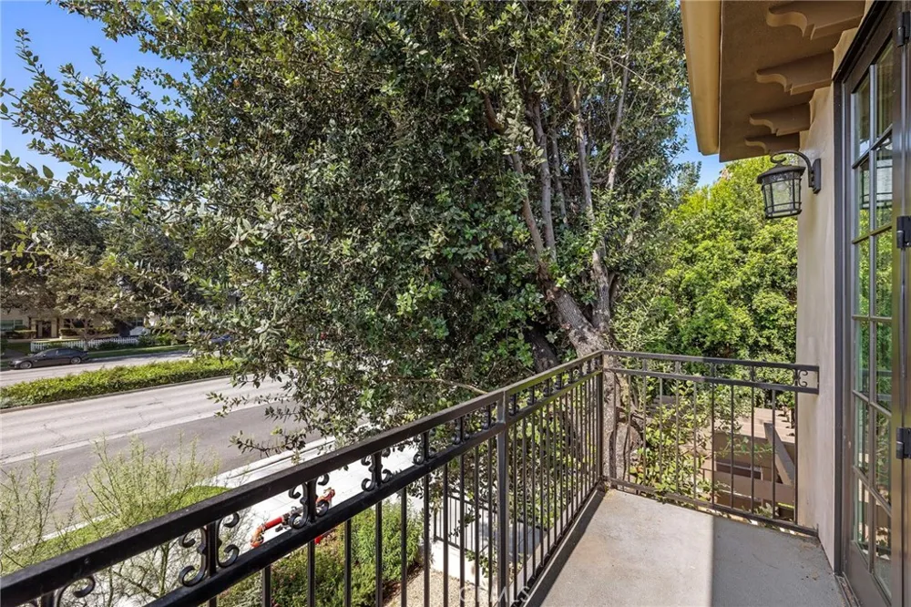 1976 Huntington Drive South Pasadena, CA 91030