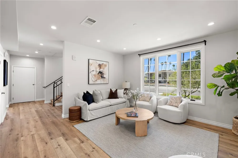 1976 Huntington Drive South Pasadena, CA 91030