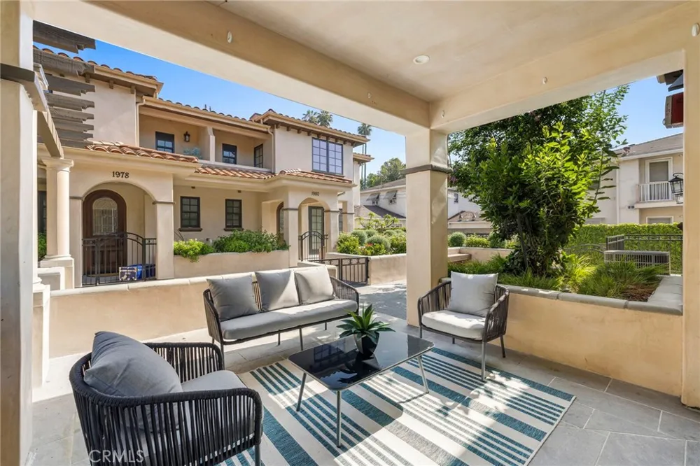 1976 Huntington Drive South Pasadena, CA 91030