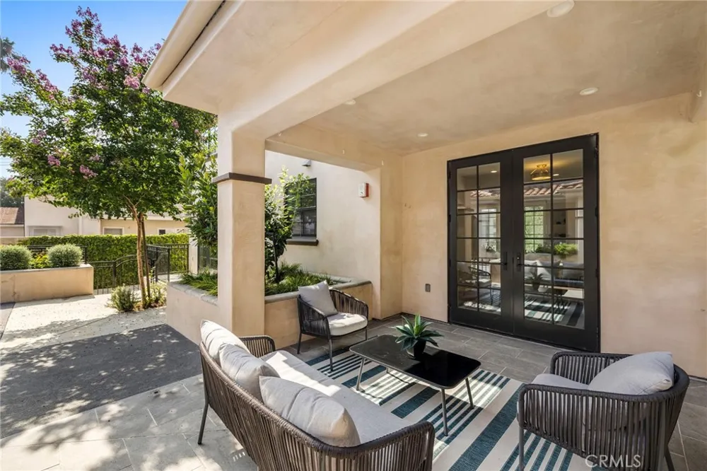 1976 Huntington Drive South Pasadena, CA 91030