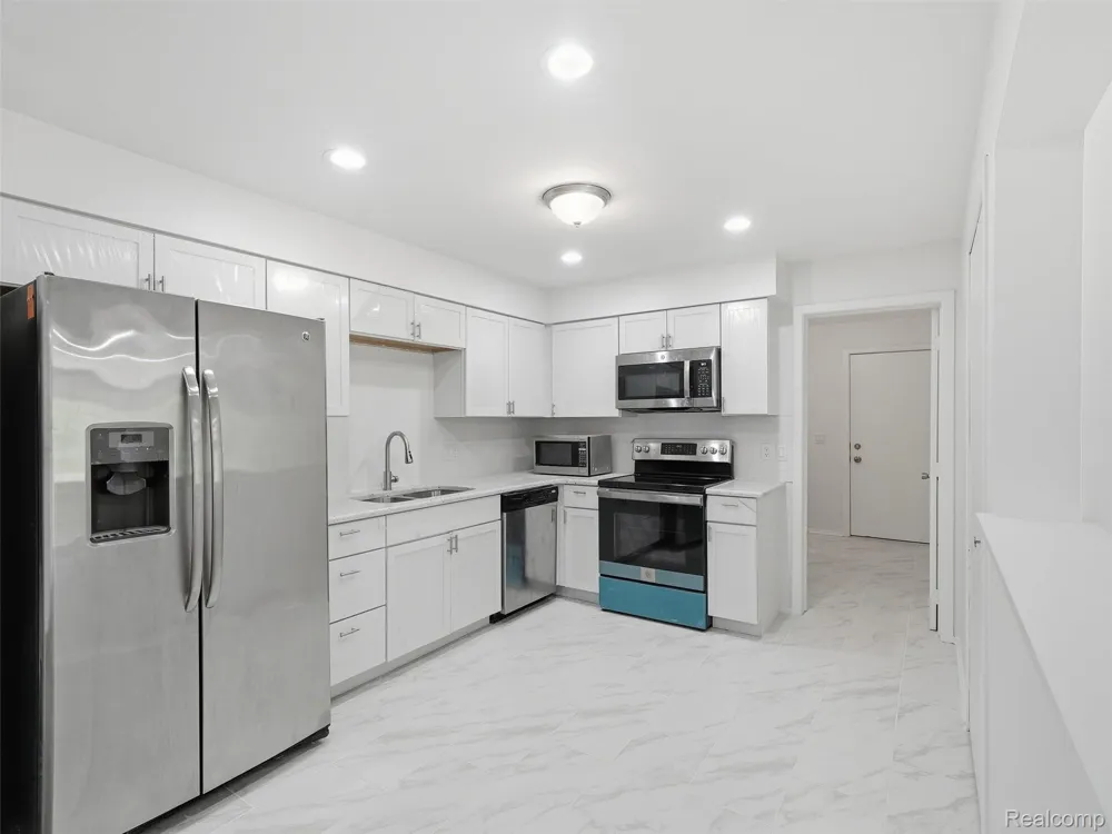 7058 Elmhurst #1 West Bloomfield Charter Township, MI 48322