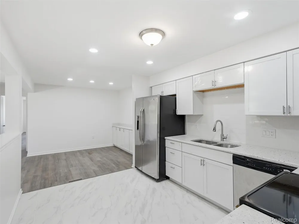 7058 Elmhurst #1 West Bloomfield Charter Township, MI 48322