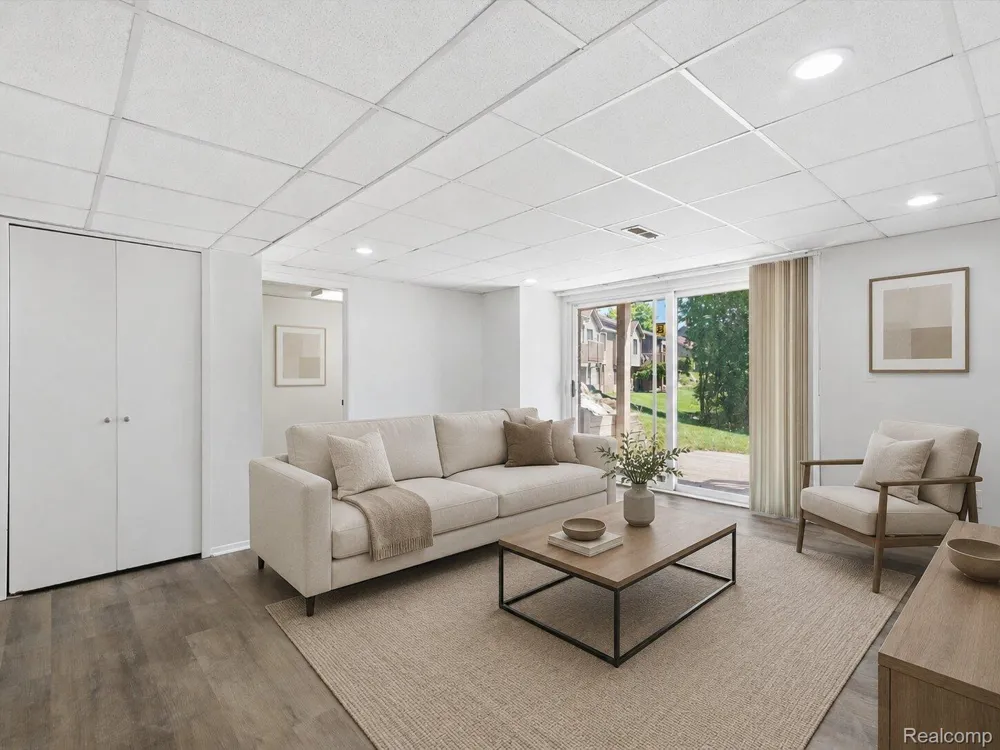 7058 Elmhurst #1 West Bloomfield Charter Township, MI 48322