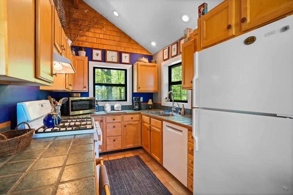 28525 Fox Pointe Trail Peaine Township, MI 49782